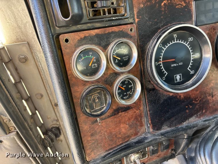 image for item OE9378 2006 Kenworth T8 Series dump truck