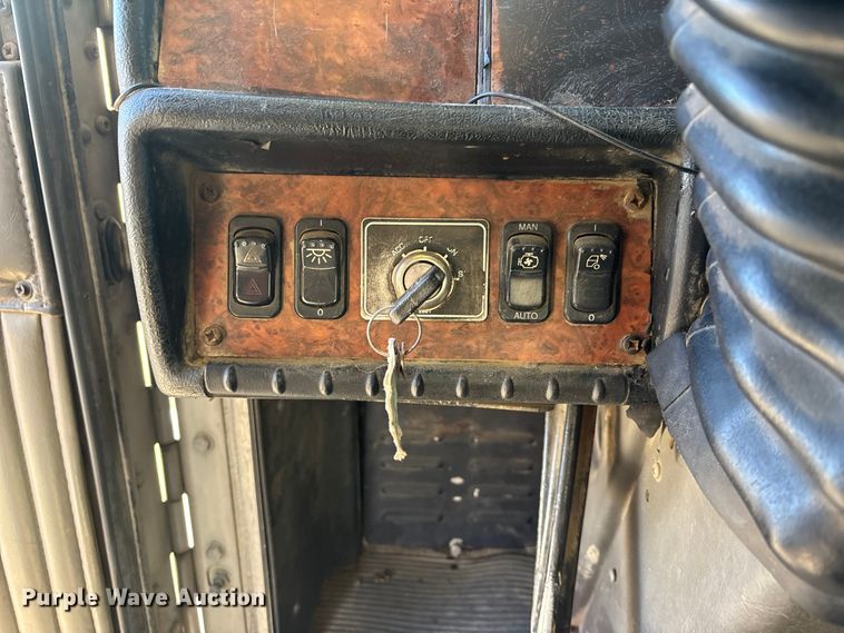 image for item OE9378 2006 Kenworth T8 Series dump truck