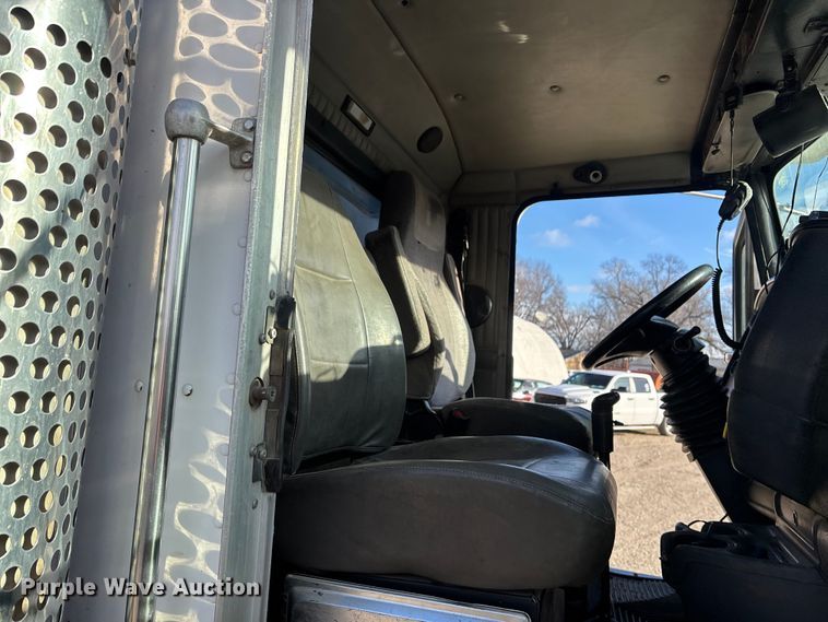 image for item OE9378 2006 Kenworth T8 Series dump truck