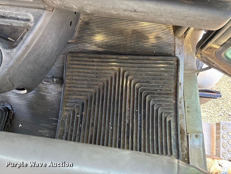 image for item OE9378 2006 Kenworth T8 Series dump truck