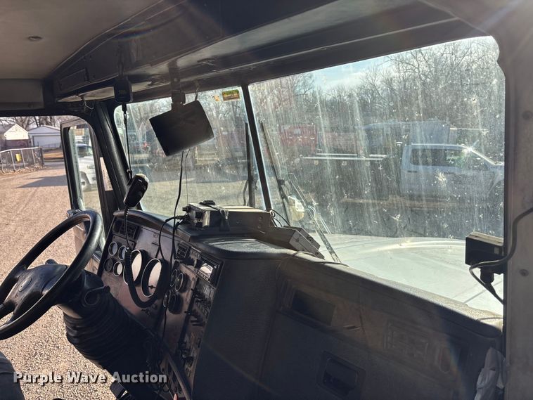 image for item OE9378 2006 Kenworth T8 Series dump truck