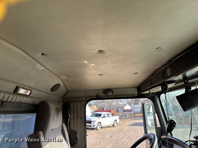 image for item OE9378 2006 Kenworth T8 Series dump truck