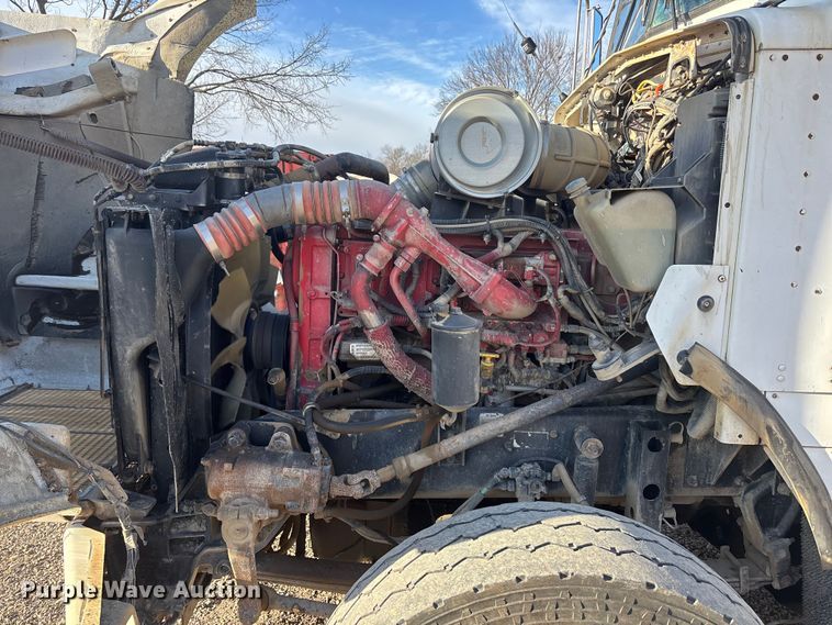 image for item OE9378 2006 Kenworth T8 Series dump truck