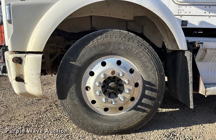 image for item OE9378 2006 Kenworth T8 Series dump truck