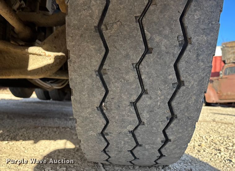 image for item OE9378 2006 Kenworth T8 Series dump truck