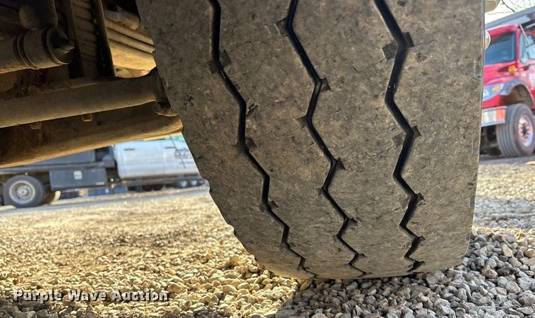 image for item OE9378 2006 Kenworth T8 Series dump truck