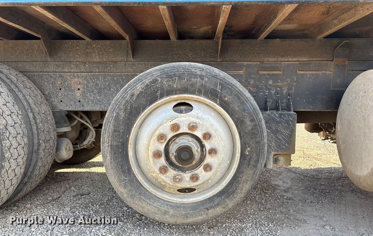 image for item OE9378 2006 Kenworth T8 Series dump truck