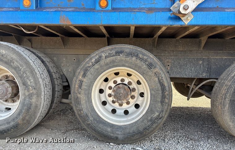 image for item OE9378 2006 Kenworth T8 Series dump truck