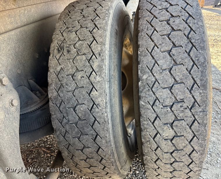 image for item OE9378 2006 Kenworth T8 Series dump truck