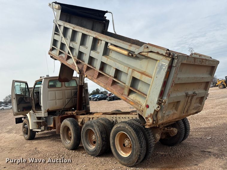 image for item YA1434 2008 Sterling L9500 dump truck