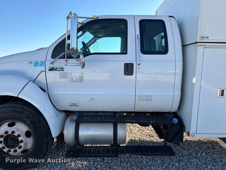 image for item YA1478 2011 Ford F750 Super Duty chipper truck
