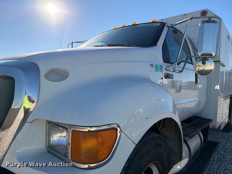 image for item YA1478 2011 Ford F750 Super Duty chipper truck