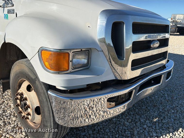 image for item YA1478 2011 Ford F750 Super Duty chipper truck