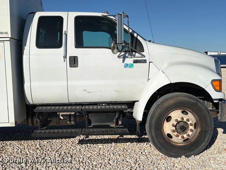 image for item YA1478 2011 Ford F750 Super Duty chipper truck