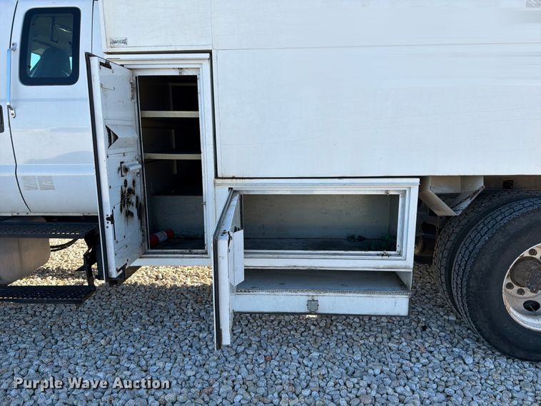 image for item YA1478 2011 Ford F750 Super Duty chipper truck