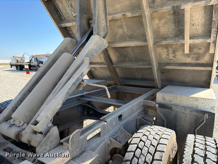 image for item YA1478 2011 Ford F750 Super Duty chipper truck