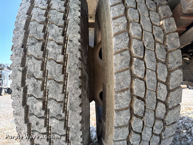 image for item YA1478 2011 Ford F750 Super Duty chipper truck