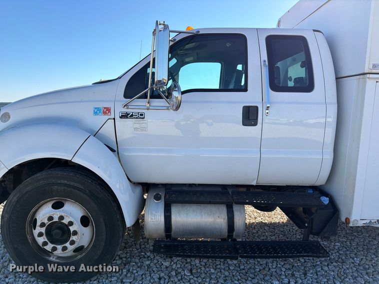 image for item YA1479 2011 Ford F750 Super Duty chipper truck