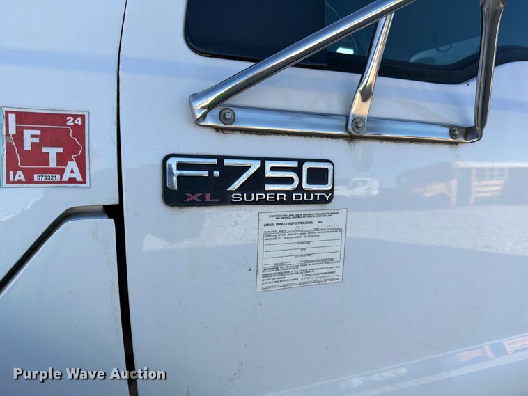 image for item YA1479 2011 Ford F750 Super Duty chipper truck