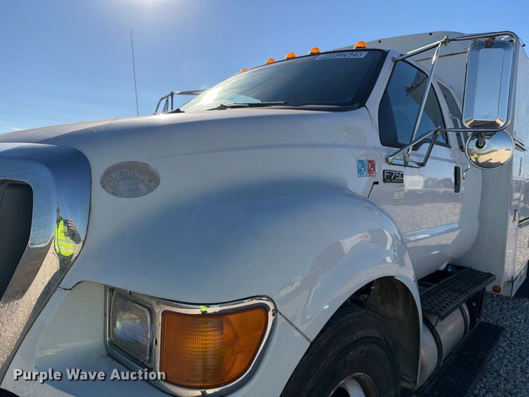 image for item YA1479 2011 Ford F750 Super Duty chipper truck