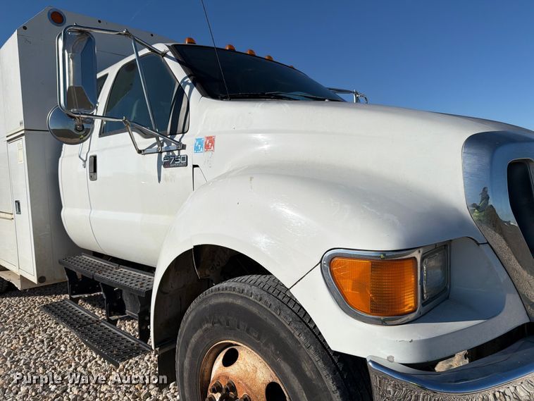 image for item YA1479 2011 Ford F750 Super Duty chipper truck