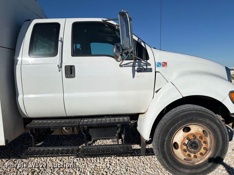 image for item YA1479 2011 Ford F750 Super Duty chipper truck