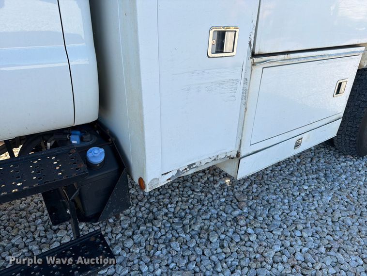 image for item YA1479 2011 Ford F750 Super Duty chipper truck