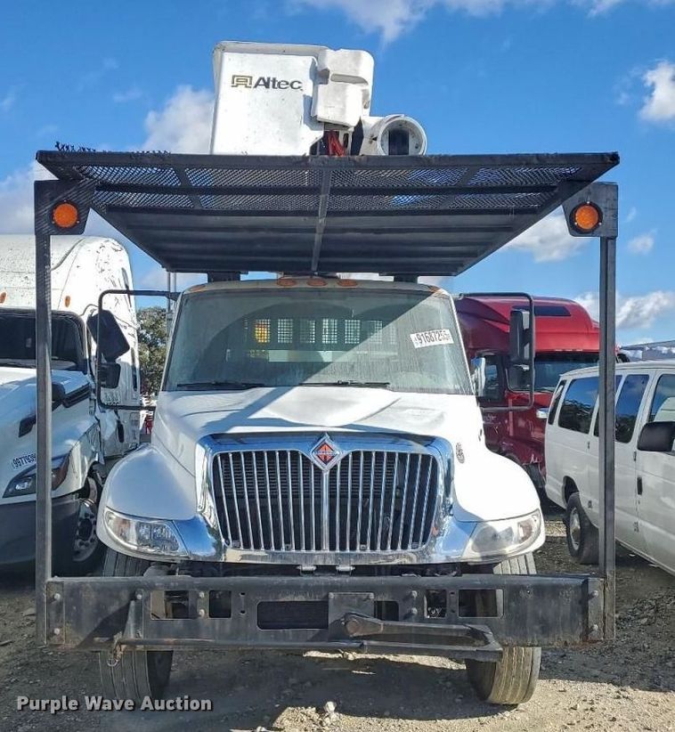 image for item YA1585 2018 International 4300 forestry bucket truck