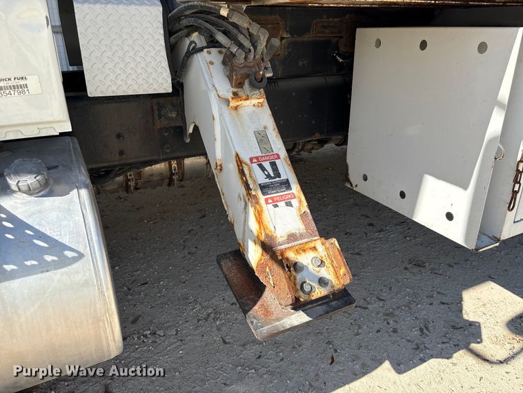 image for item YA1585 2018 International 4300 forestry bucket truck