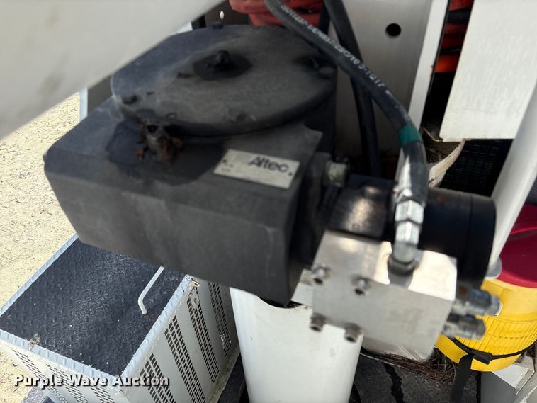 image for item YA1585 2018 International 4300 forestry bucket truck