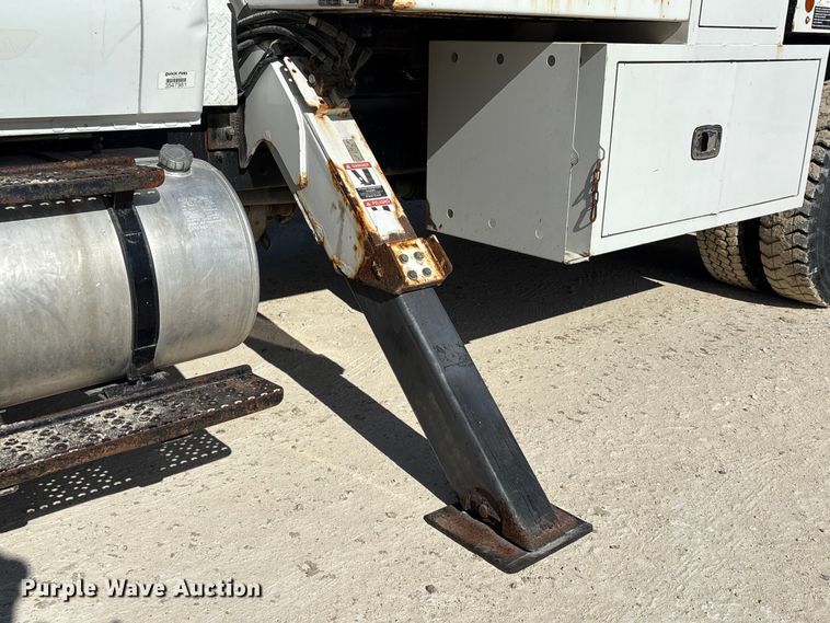 image for item YA1585 2018 International 4300 forestry bucket truck