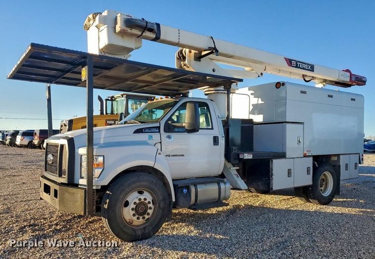 image for item YA1590 2017 Ford F750 Super Duty forestry bucket truck