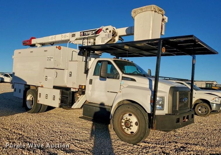 image for item YA1590 2017 Ford F750 Super Duty forestry bucket truck