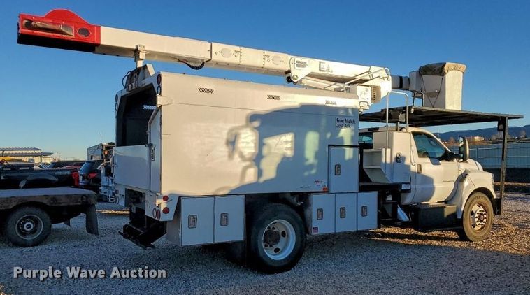 image for item YA1590 2017 Ford F750 Super Duty forestry bucket truck