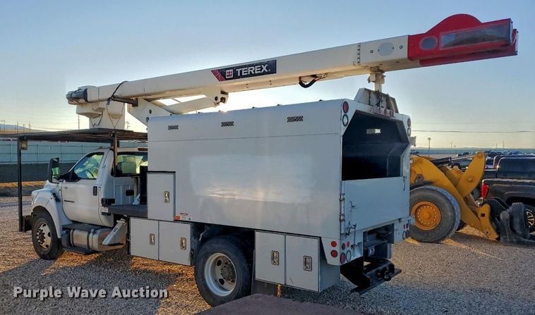 image for item YA1590 2017 Ford F750 Super Duty forestry bucket truck