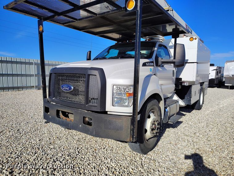 image for item YA1590 2017 Ford F750 Super Duty forestry bucket truck