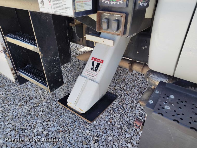 image for item YA1590 2017 Ford F750 Super Duty forestry bucket truck