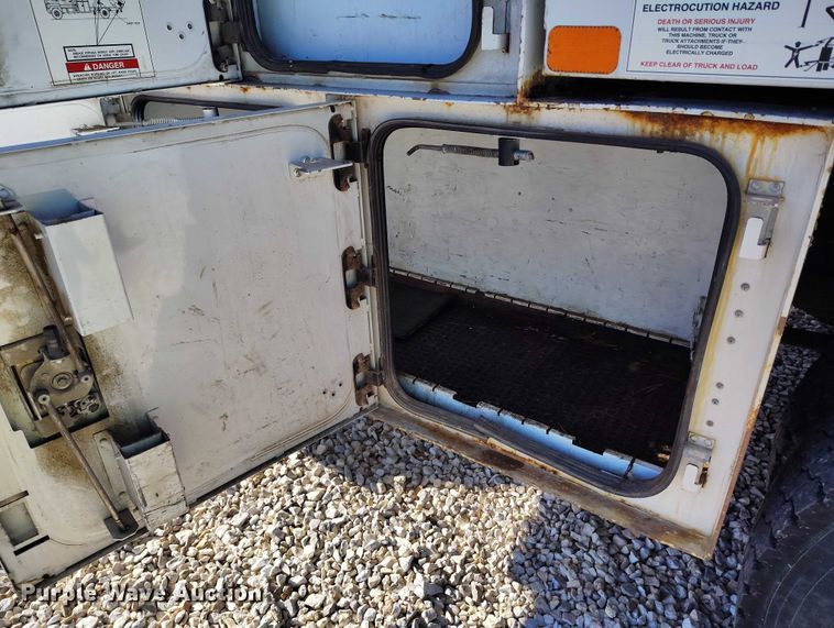 image for item YA1590 2017 Ford F750 Super Duty forestry bucket truck