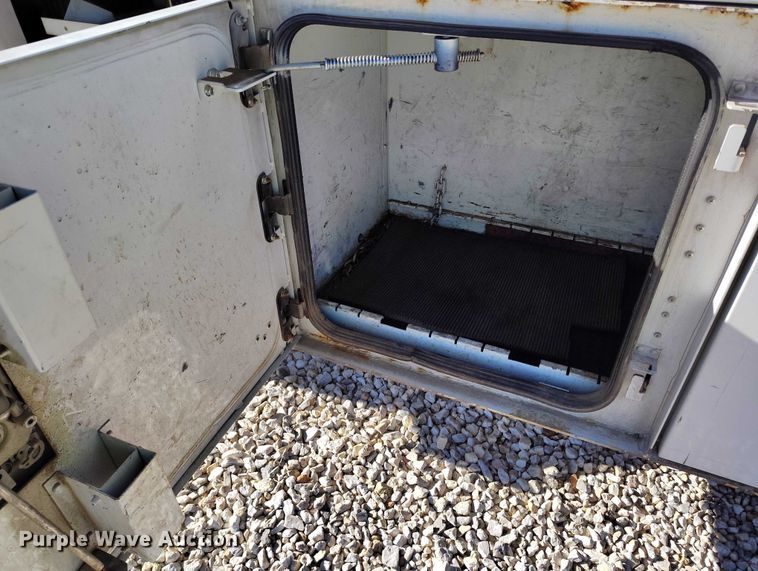 image for item YA1590 2017 Ford F750 Super Duty forestry bucket truck