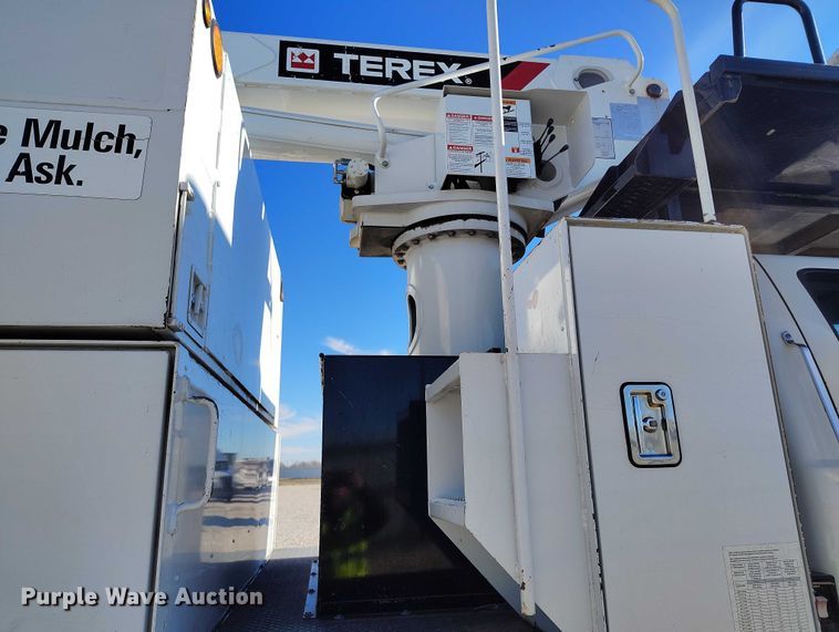 image for item YA1590 2017 Ford F750 Super Duty forestry bucket truck