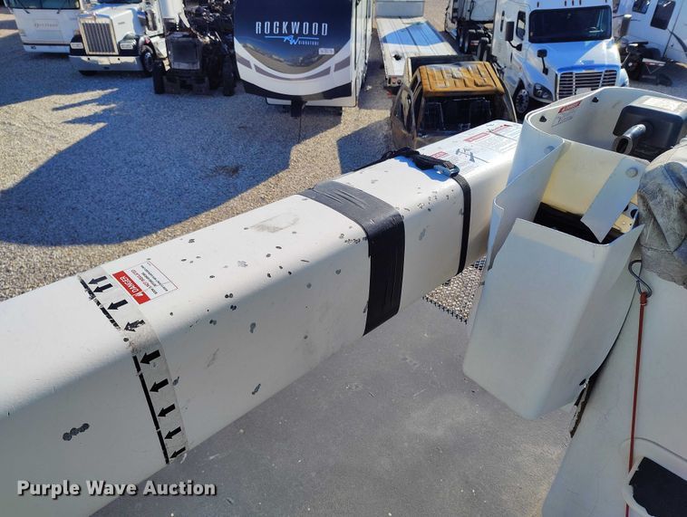 image for item YA1590 2017 Ford F750 Super Duty forestry bucket truck