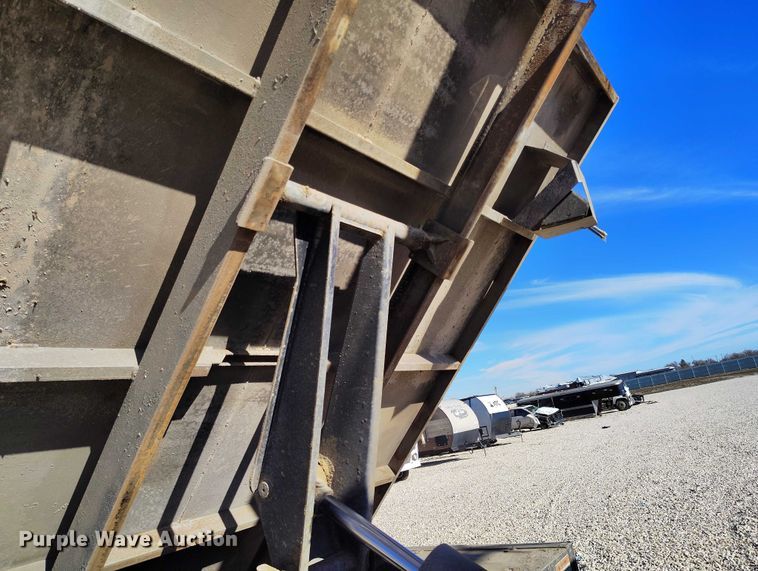 image for item YA1590 2017 Ford F750 Super Duty forestry bucket truck