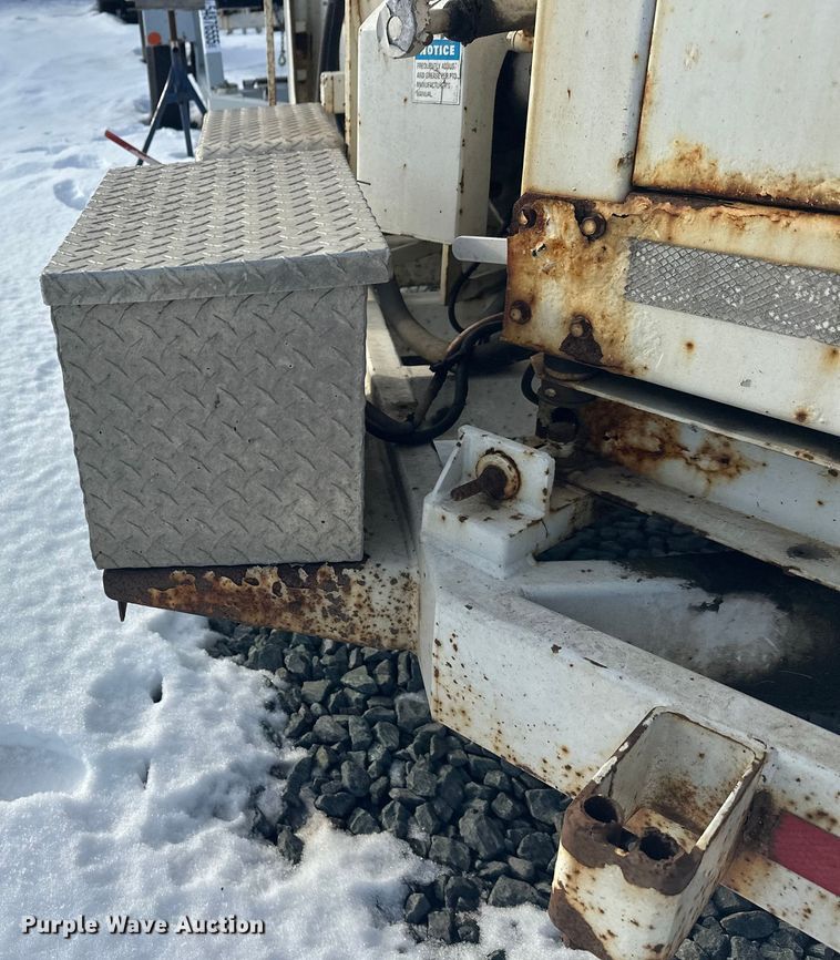 image for item YA1594 2004 Bandit 200 wood chipper