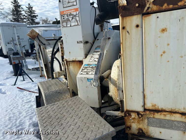image for item YA1594 2004 Bandit 200 wood chipper