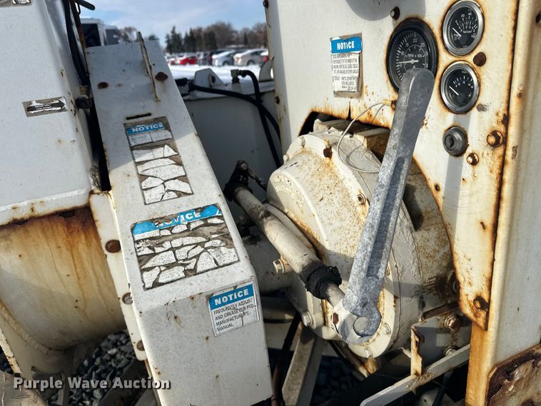 image for item YA1594 2004 Bandit 200 wood chipper