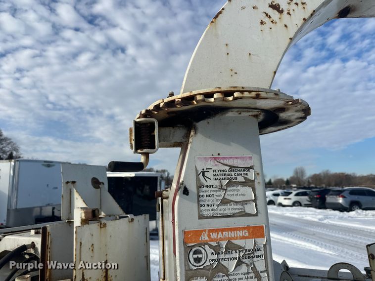 image for item YA1594 2004 Bandit 200 wood chipper