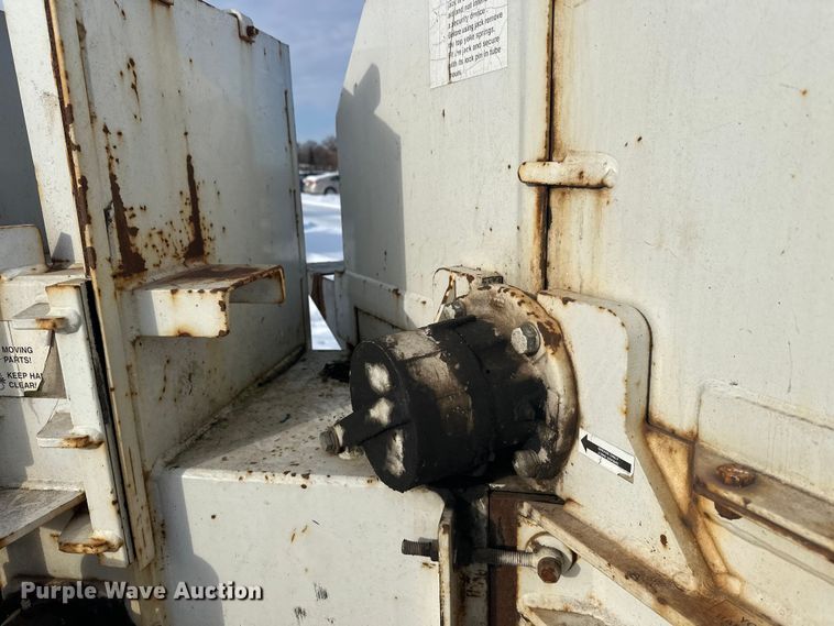 image for item YA1594 2004 Bandit 200 wood chipper