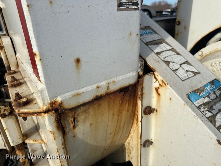 image for item YA1594 2004 Bandit 200 wood chipper