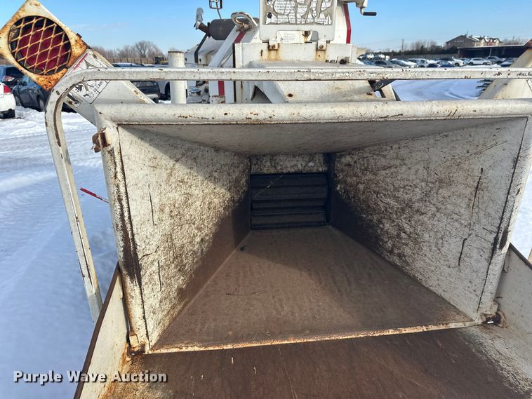 image for item YA1594 2004 Bandit 200 wood chipper