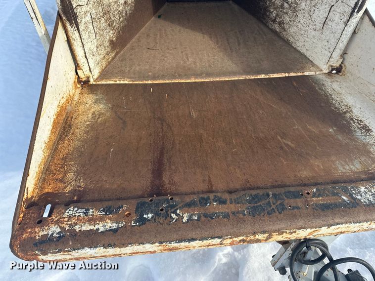 image for item YA1594 2004 Bandit 200 wood chipper